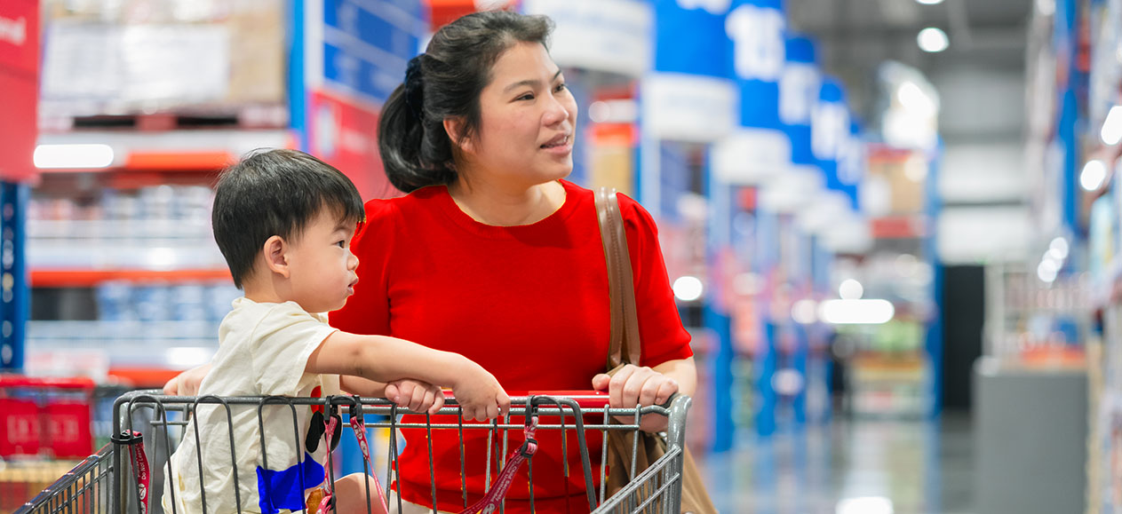 10 ways parents can help their children build healthier financial habits