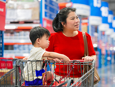 10 ways parents can help their children build healthier financial habits